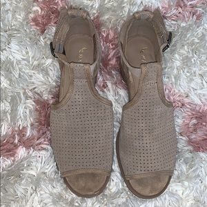 Kookaburra by UGG brown/tan heels